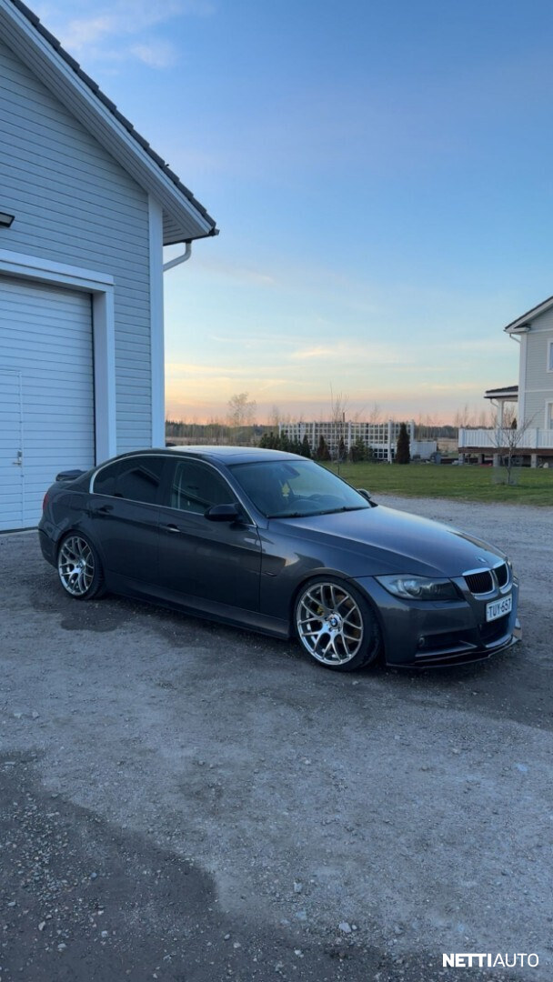 BMW 330