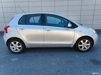 Toyota Yaris 1,3 VVT-i Linea Sol 5ov 2006, photo 2/14