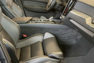 Volvo XC60 2026, photo 4/5