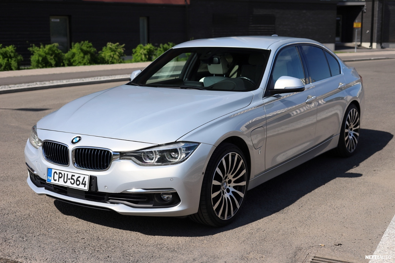 BMW 330