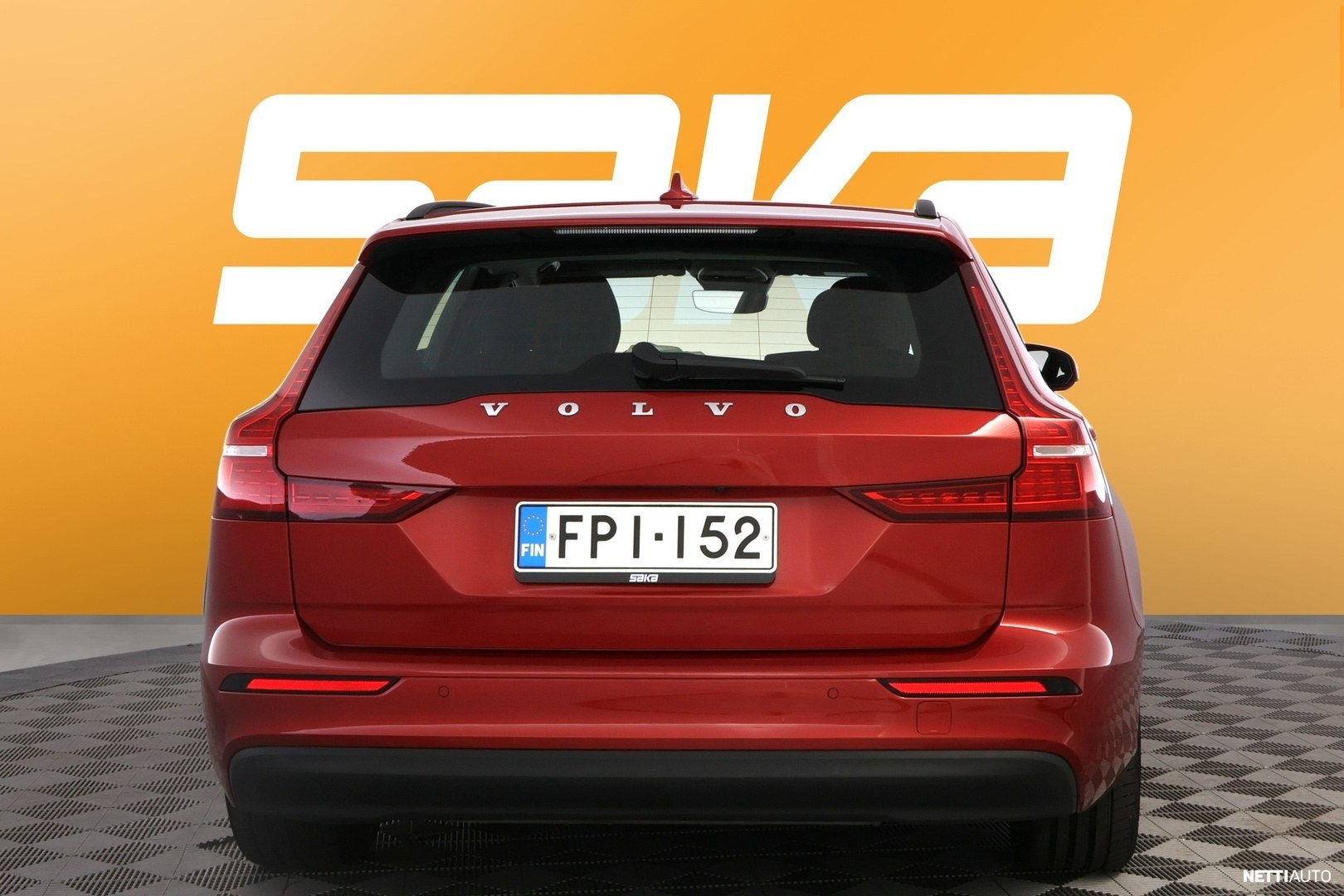 Volvo V60 2023, photo 7/36