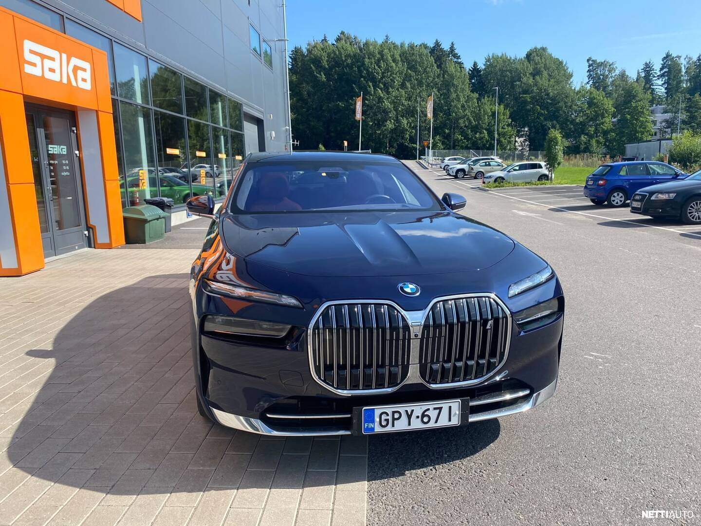 BMW i7