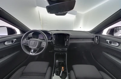 Volvo XC40 2024, photo 7/30