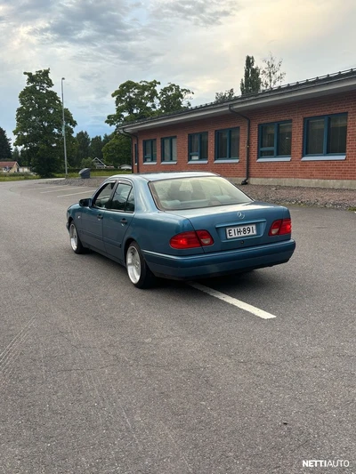 Mercedes-Benz E E200 1997, photo 3/19