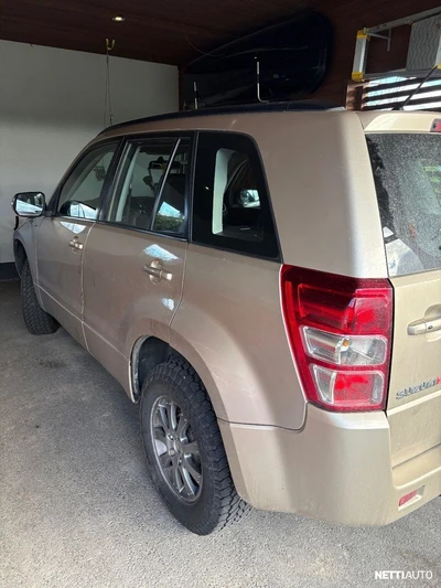 Suzuki Grand Vitara 2010, kuva 4/8
