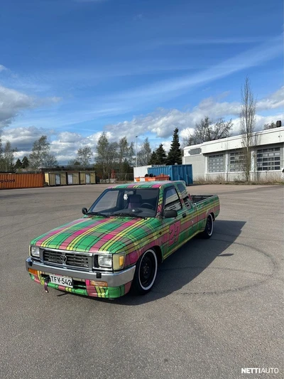 Toyota Hilux 1992, photo 2/5
