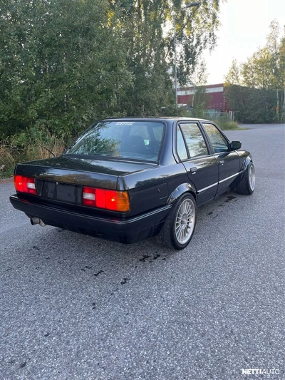 BMW 325 1989, photo 6/10