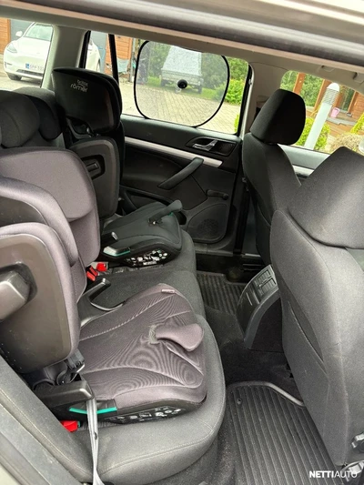 Skoda Octavia Combi 1,6 TDI Ambiente 2011, kuva 4/9