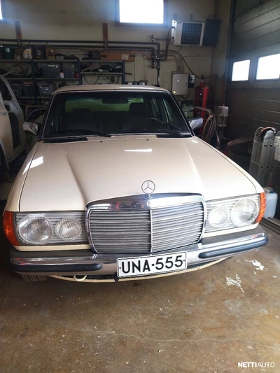 Mercedes-Benz 250 250 automatic 4d sedan 1980, kuva 1/10