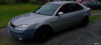 Ford Mondeo 1,8i 125hv Ghia Sportback 2003, photo 2/7