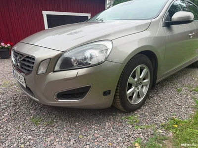 Volvo S60 D3 Momentum Business aut 2011, photo 2/24