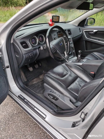 Volvo S60 2011, photo 7/14
