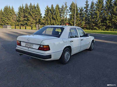 Mercedes-Benz 200 1989, photo 7/12