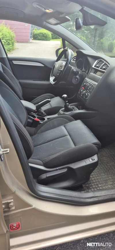 Citroen C4 HDi 112 Confort 2011, photo 6/9