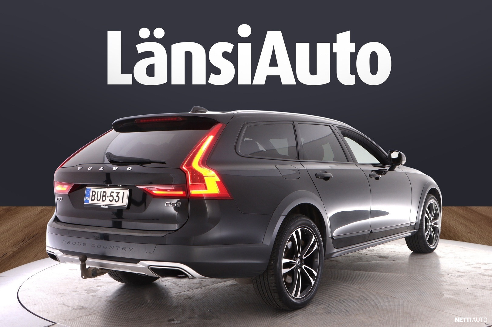 Volvo V90 Cross Country 2017, photo 7/65