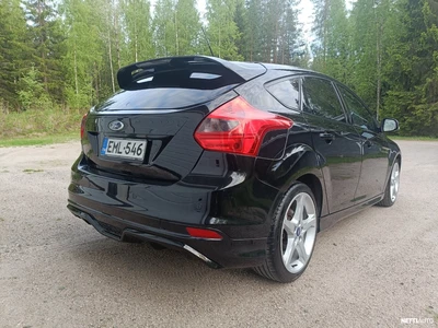 Ford Focus 2013, photo 6/13