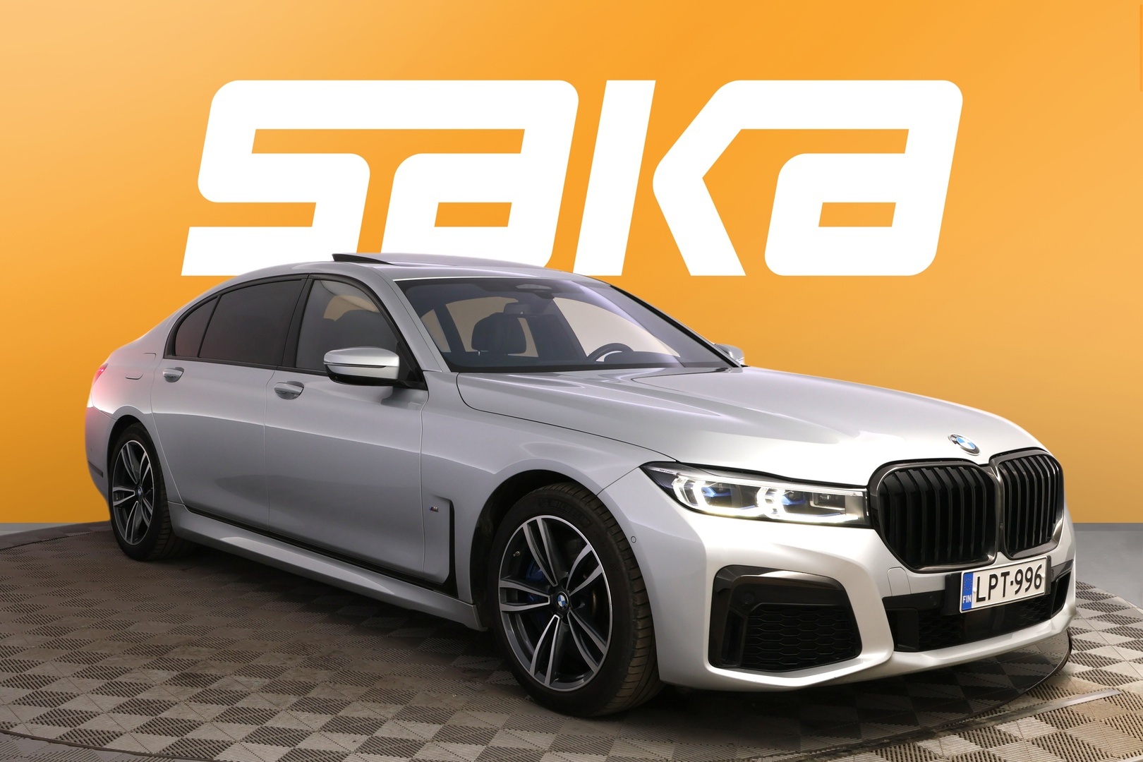 BMW 745