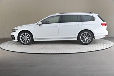 Volkswagen Passat 2023, photo 4/31