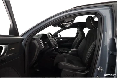 Volvo XC40 2023, photo 3/6