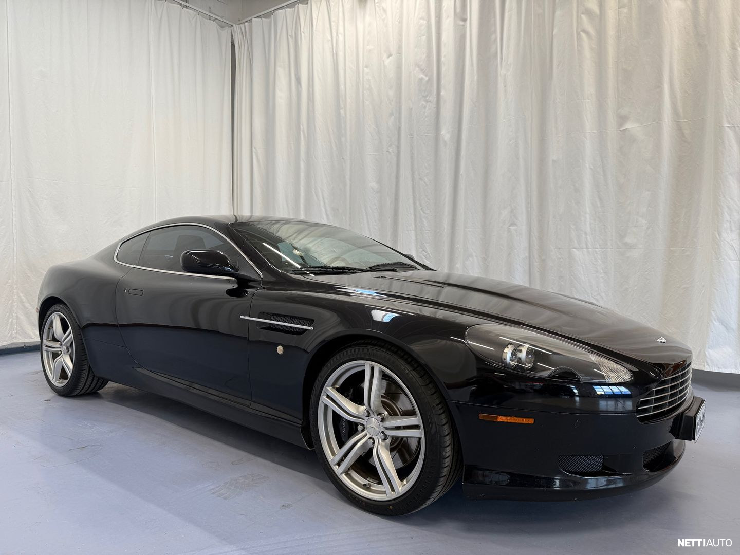 Aston Martin DB9