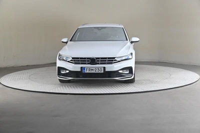 Volkswagen Passat 2023, photo 3/10