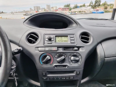 Toyota Yaris 2004, photo 6/11