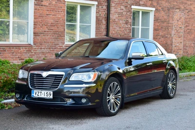 Chrysler 300C 2012, photo 1/8