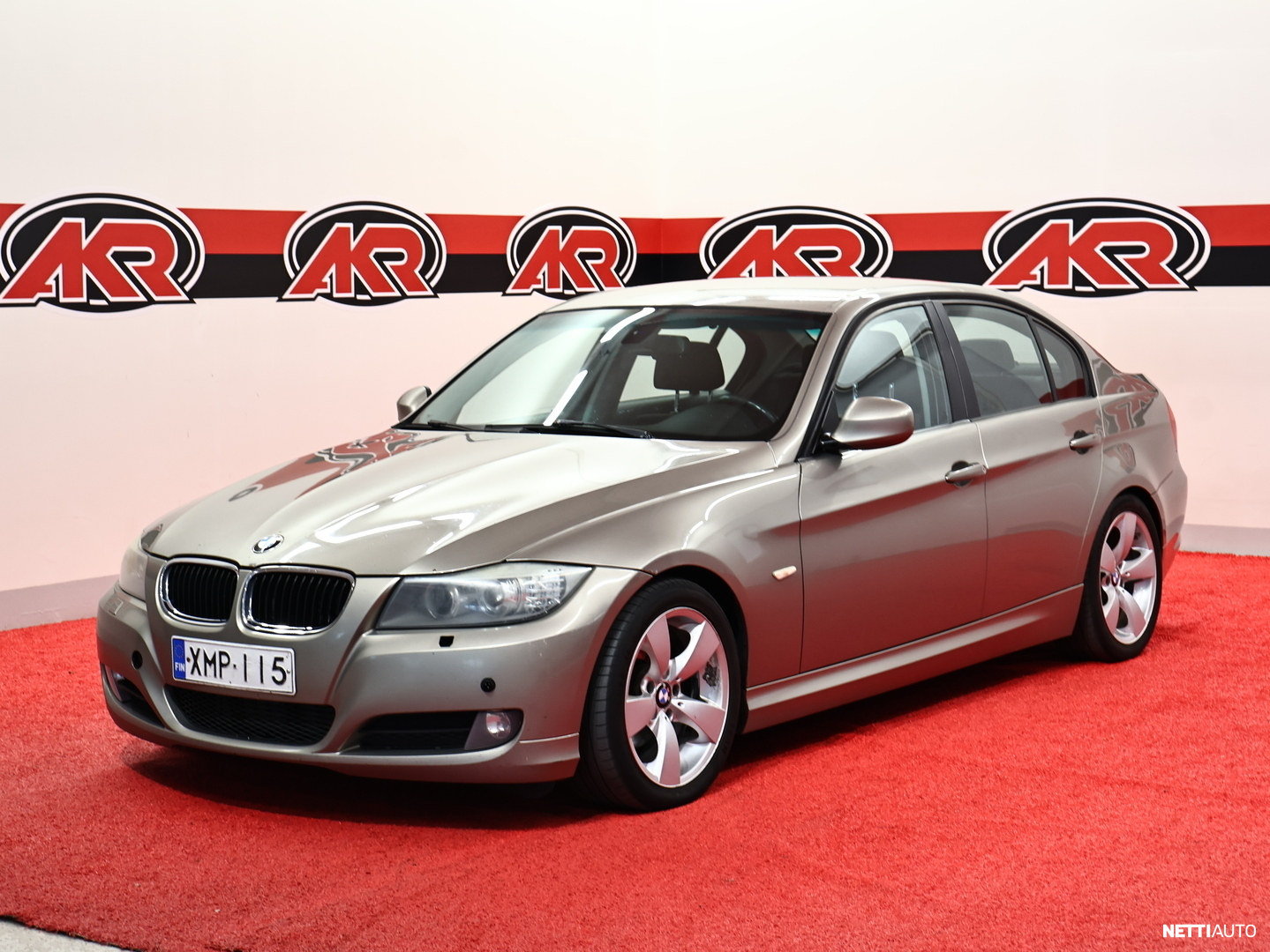 BMW 318 2010, photo 1/19