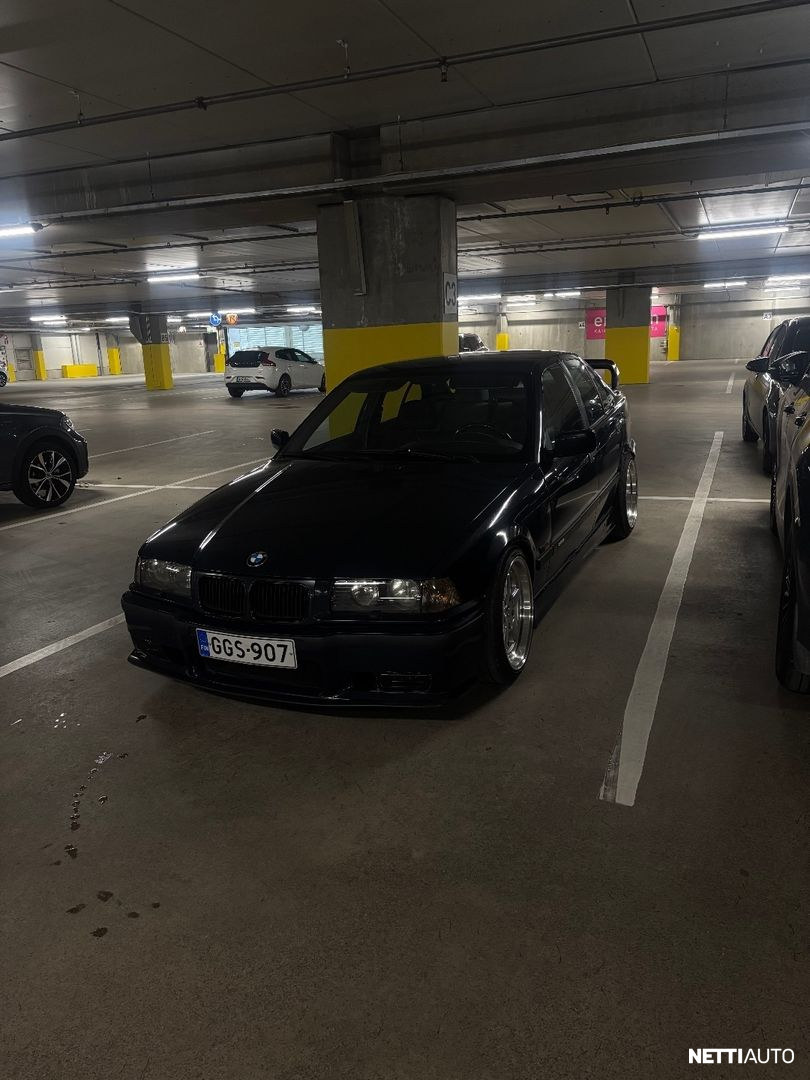 BMW 323