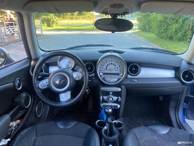 MINI Cooper R55 2008, photo 7/11