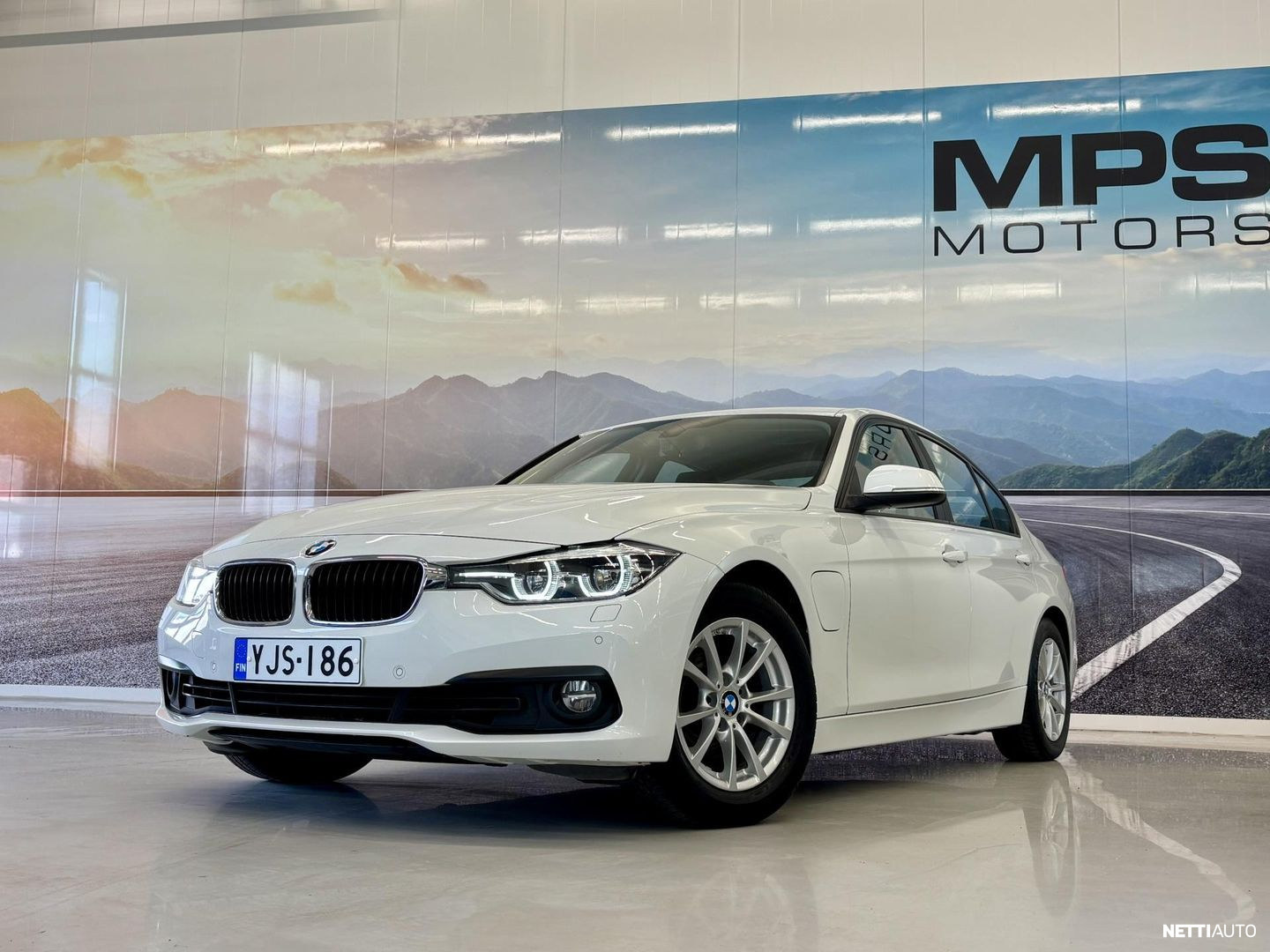 BMW 330