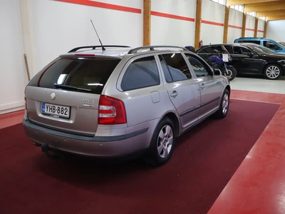 Skoda Octavia Combi 1,9 TDI Elegance 2008, kuva 4/10