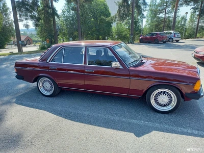 Mercedes-Benz 220 1978, kuva 2/10