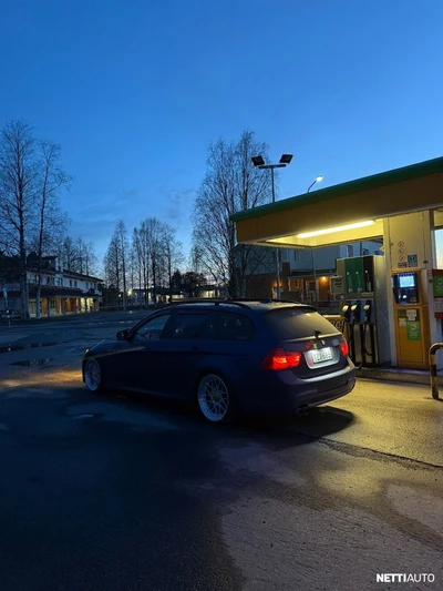BMW 325 2009, photo 7/10