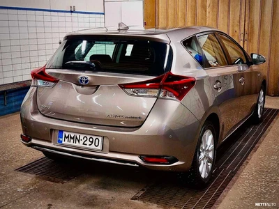 Toyota Auris 1,8 Hybrid Active 2016, photo 2/21