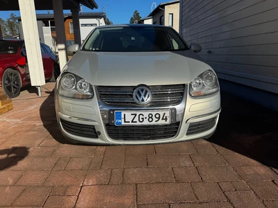 Volkswagen Jetta 2010, kuva 1/10