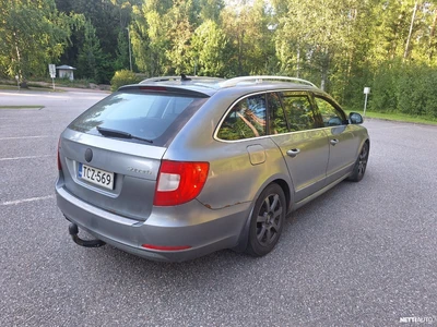 Skoda Superb 2010, photo 4/18