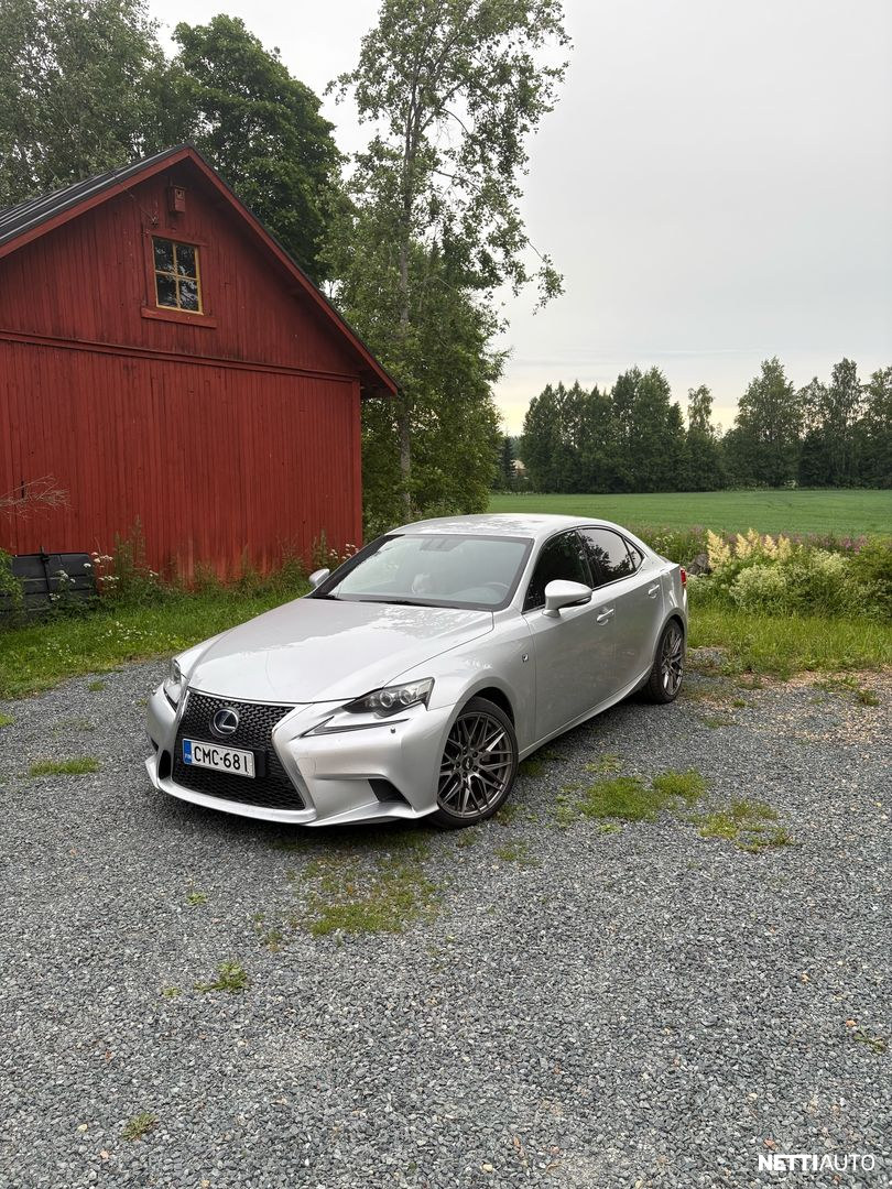 Lexus IS