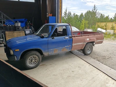 Toyota Hilux 1982, photo 3/7