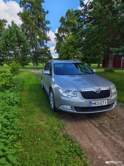 Skoda Superb 2012, kuva 3/11