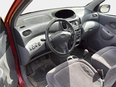 Toyota Yaris Verso 2002, kuva 3/4