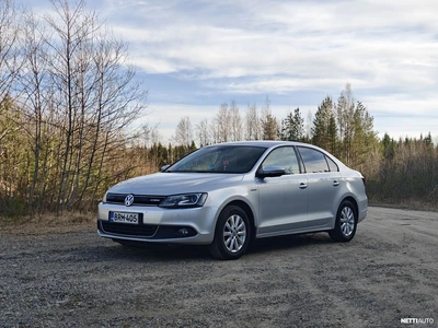 Volkswagen Jetta 2013, kuva 1/10