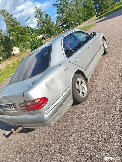 Mercedes-Benz E 200 2002, kuva 4/9