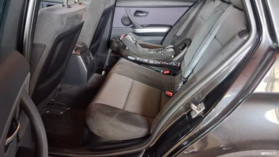 BMW 320 2011, photo 7/8