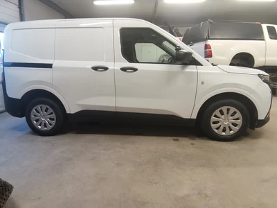 Ford Transit Courier 2026, photo 3/10