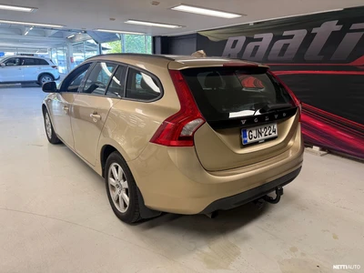 Volvo V60 D3 Kinetic 2011, kuva 2/11