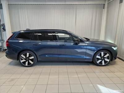 Volvo V60 2024, photo 7/22