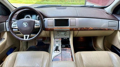 Jaguar XF 3,0 D Premium Luxury 2010, kuva 7/10
