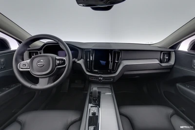 Volvo XC60 2023, photo 7/17