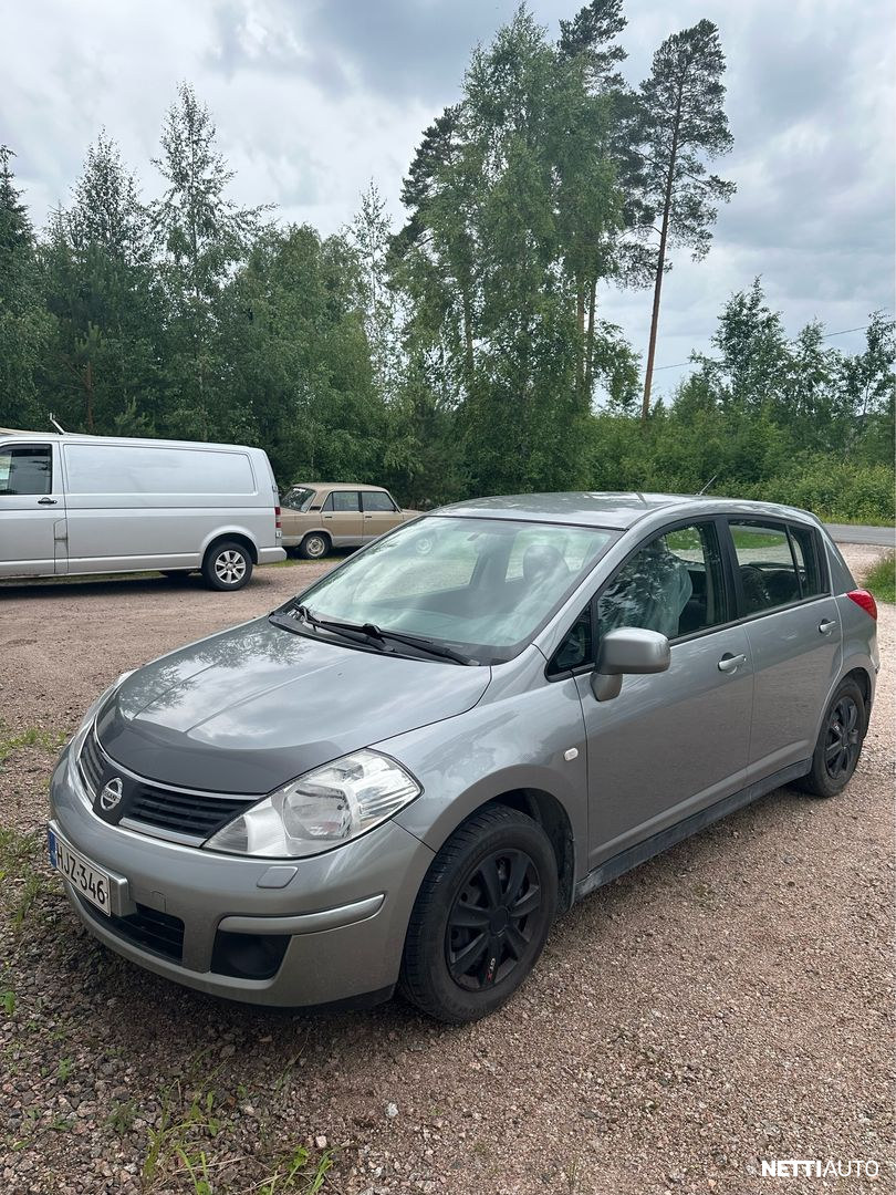 Nissan Tiida